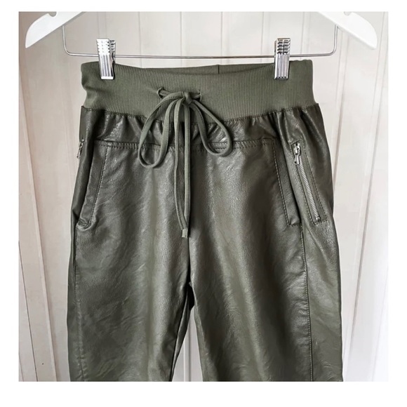BNWT Faux leather skinny slouch jogger khaki XS - Picture 3 of 5